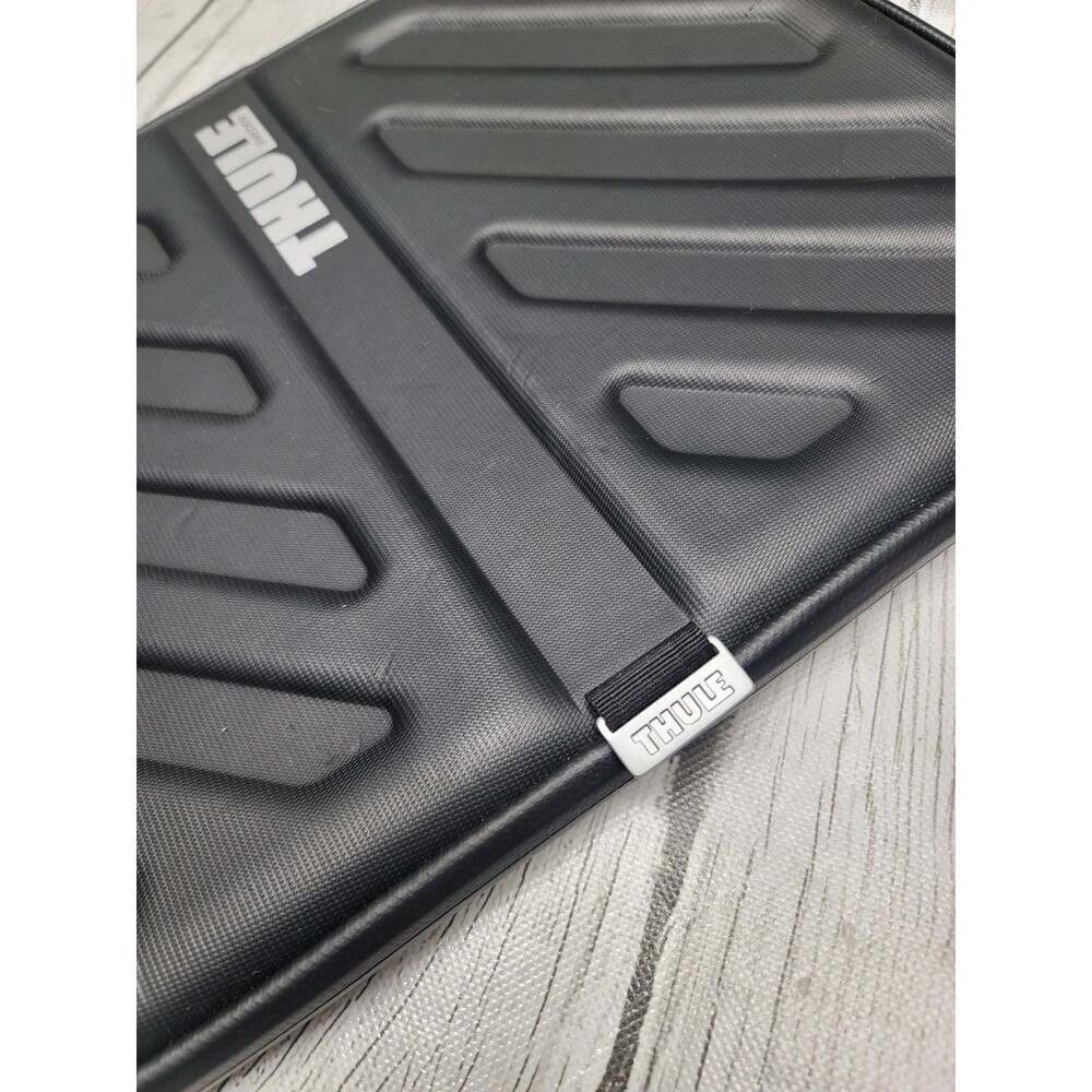 Thule Sweden Gauntlet 13x9.5 15 In Laptop Case Black Tablet sleeve zipper travel - Picture 3 of 12